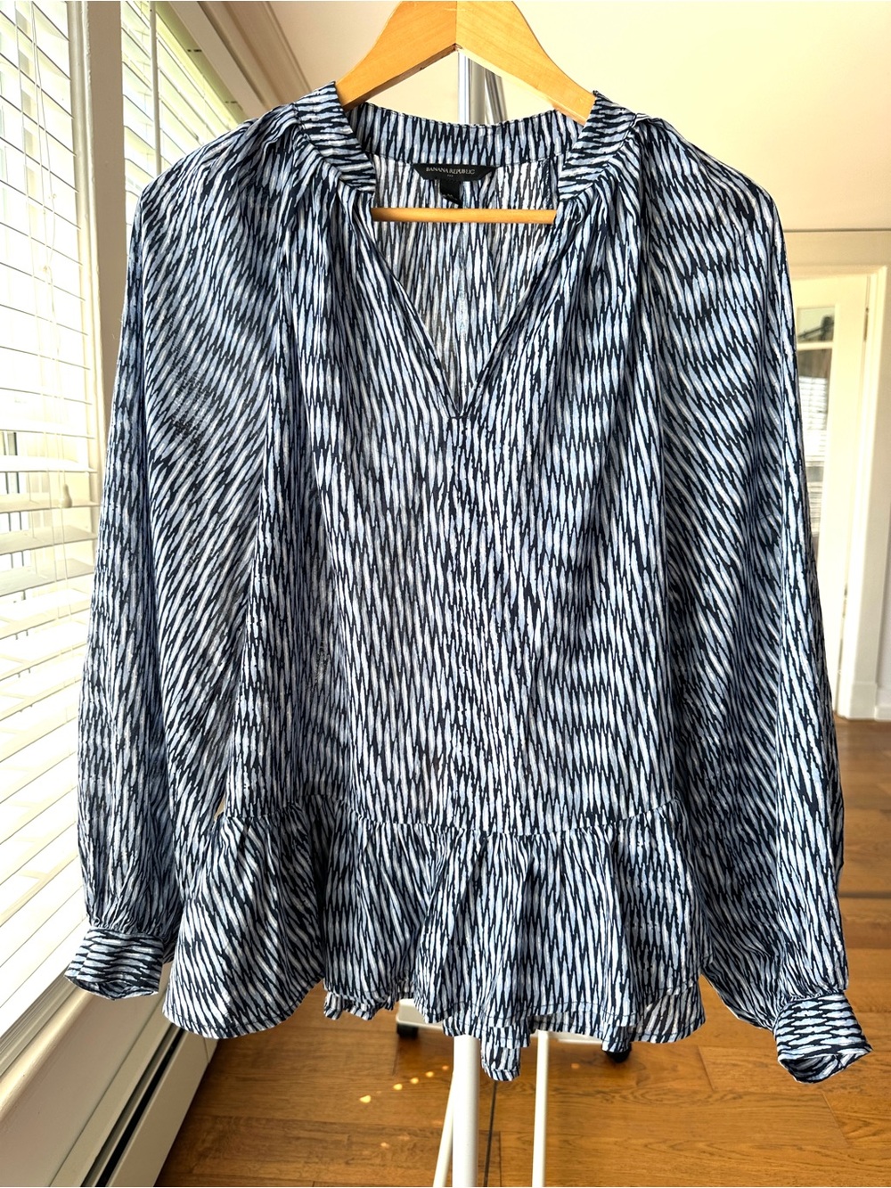 Banana Republic Peplum Blouse, V-neck, Raglan, Long Sleeves, Loose Fit, 💯 Cotton
